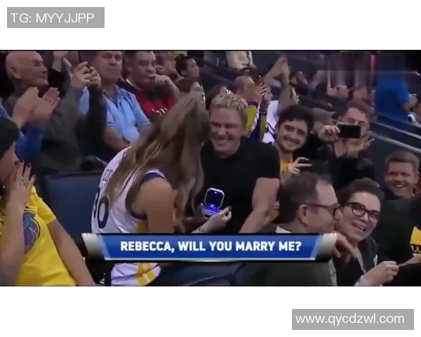 球迷在比赛日现场求婚，现场掌声不断